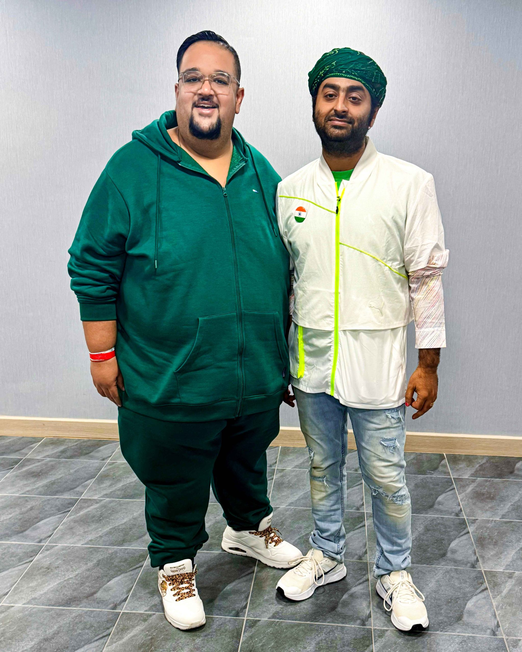 Rohit Rampal bersama Arijit Singh